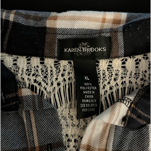 Women’s Karen Brooks button down plaid 3/4 sleeves top with crochet back - Picture 2 of 12